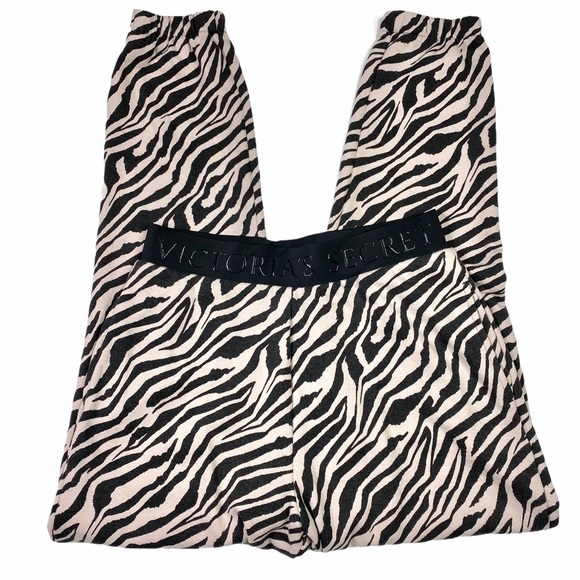 ♦️SOLD♦️Victoria’s Secret Zebra Fleece Jogger Set - Picture 8 of 16